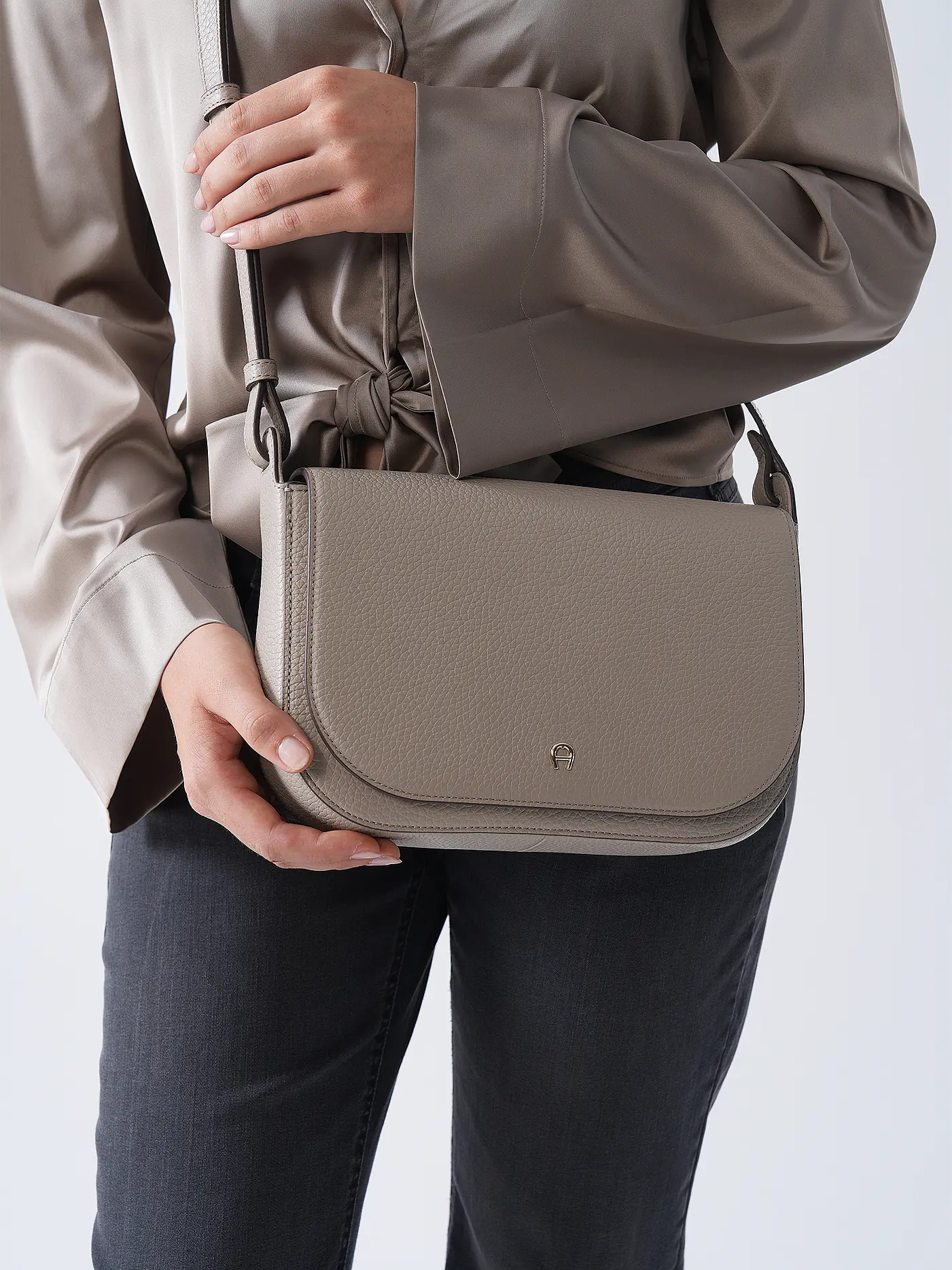 AIGNER | Ledertasche - Umhängetasche PURA Medium | beige